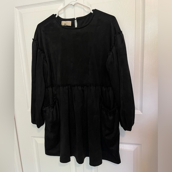 Chelsea & Violet Dresses & Skirts - Chelsea & Violet Black Suede Look Babydoll Long Sleeve Tunic‎ Dress Women’s Sz S